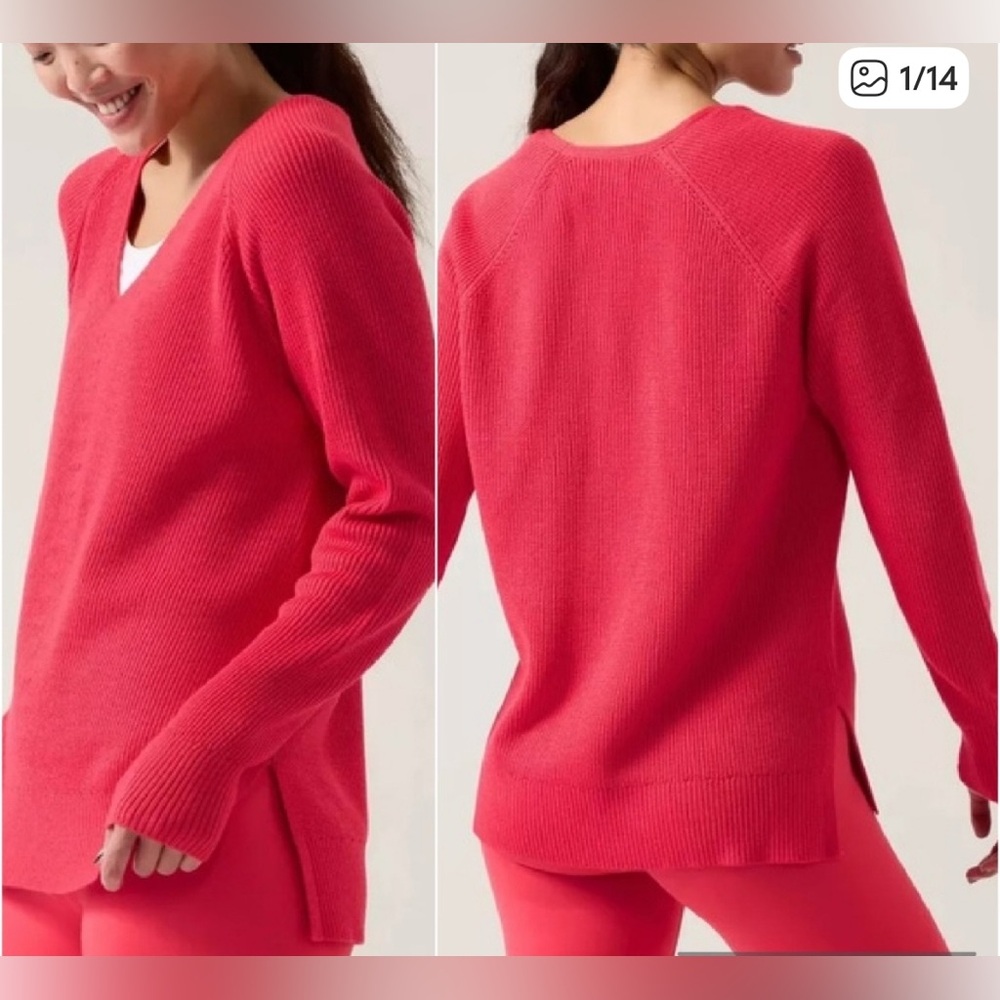 Athleta Wool Blend Oversized Hanover V-Neck
Sweater Red Pink Coral Size S